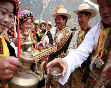 བོད་ཀྱི་སྲོལ་རྒྱུན་ལོ་གསར་དར་ཚུལ་སྐོར་རགས་ཙམ་གླེང་བ།