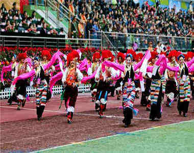 འབའ་ཐང་རྫོང་རྫོང་རྩ་གྲོང་སྡེའི་བོད་ཀྱི་ལོ་གསར་ཇི་ལྟར་བསུ་བའི་སྐོར་ཅུང་ཙམ་གླེང་བ།