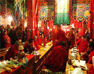 འབྲས་སྤུངས་ཀླུ་འབུམ་དུས་ཆེན་ངོ་སྤྲོད་མདོར་བསྡུས།