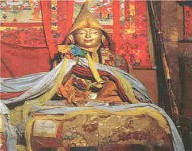 ལྷ་སར་བཅུ་བའི་བཞི་མཆོད་གཏོང་བ།