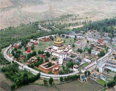དཔལ་བསམ་ཡས་མི་འགྱུར་ལྷུན་གྱིས་གྲུབ་པའི་གཙུག་ལག་ཁང་།