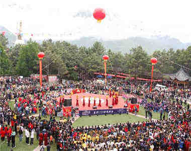 བོད་ཟླ་བཞི་པའི་ཚེས་བརྒྱད་ཉིན་དར་རྩེ་མདོ་ལ་ཕྱིན་པའི་མཐོང་ཐོས།