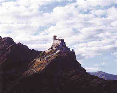 ཡུམ་བུ་བླ་སྒང་།