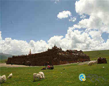 སེར་ཤུལ་རྫོང་གསང་གི་མ་ཎི་རྡོ་མཁར།