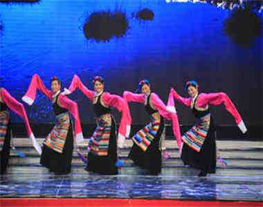 འབའ་གཞས་ཀྱི་བྱུང་འཕེལ་དང་རིགས་དབྱེ།སྒྱུ་རྩལ་བཅས་ལ་རགས་ཙམ་དཔྱད་པ།