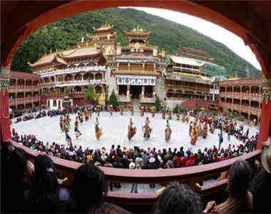 བོད་ཀྱི་ལྷ་མོ་འཁྲབ་སྟངས་དང་འཆམ་རྒྱག་སྟངས།