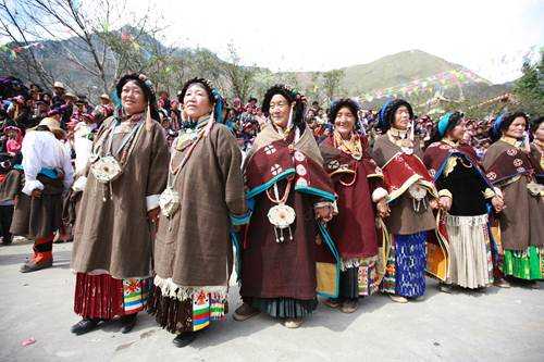 བོད་ཀྱི་རྒྱན་གོས།