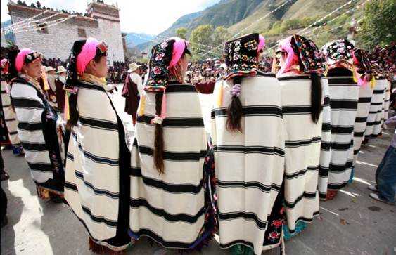 རྒྱལ་རོང་བོད་མིའི་རྒྱན་གོས།