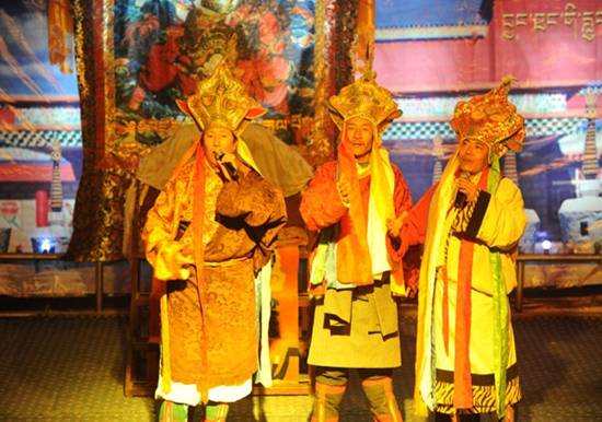 བོད་ལྗོངས་ནག་ཆུ་ས་ཁུལ་གྱིས་གླིང་གེ་སར་རྒྱལ་པོའི་སྒྱུ་རྩལ་པའི་ཁྱིམ་གྱི་སྒོ་བྱང་འགེལ་བའི་མཛད་སྒོ་སྤེལ།