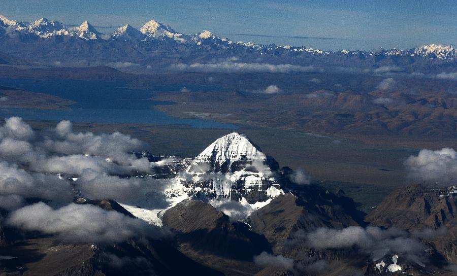མཁའ་དབྱིངས་ནས་གངས་རིན་པོ་ཆེར་མཇལ་བ།