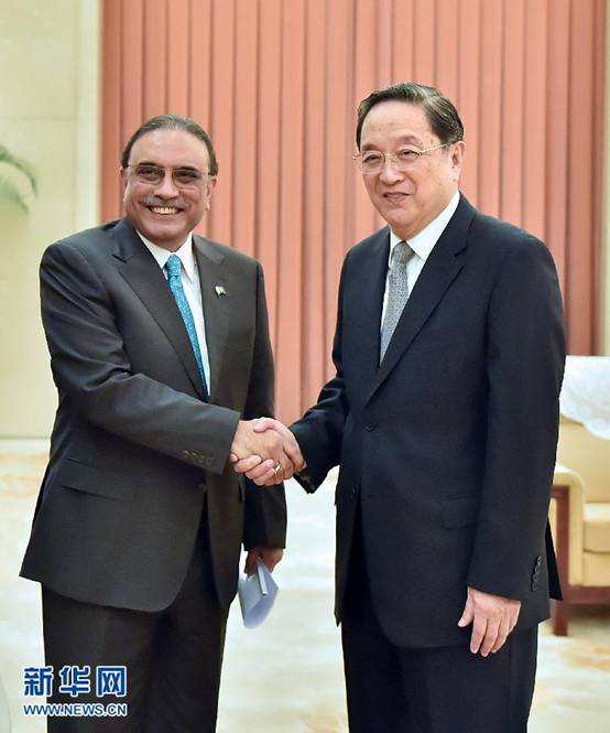 ཡུས་ཀྲེན་ཧྲེང་གིས་ཕ་ཀི་སི་ཐན་མི་དམངས་ཏང་གི་འཐུས་ཚབ་ཚོགས་པར་མཇལ་འཕྲད་གནང་།