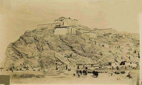 ༄༅། །བོད་ཀྱི་ལོ་རྒྱུས་རྒྱུན་ཤེས་གཞོན་ནུའི་མགུལ་རྒྱན་མེ་ཏོག་ཕྲེང་བ།