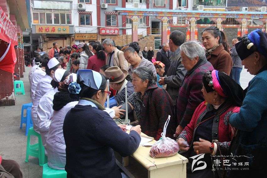 རྒྱལ་ཁབ་སྨན་བཅོས་རུ་ཁག་གི་ཆེད་མཁས་པས་དར་མདོའི་མཛའ་གཞས་ཐང་ཆེན་དུ་འོས་བརྟག་བྱེད་སྒོ་སྤེལ།