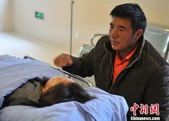 དཀར་མཛེས་ཁུལ་གསེར་རྟ་རྫོང་གི་དབང་པོ་སྐྱོན་ཅན་གྱི་བྱིས་པ་སྐོར་དང་པོས་ལུས་གསོའི་གཤགས་བཅོས་དང་ལེན་བྱས།