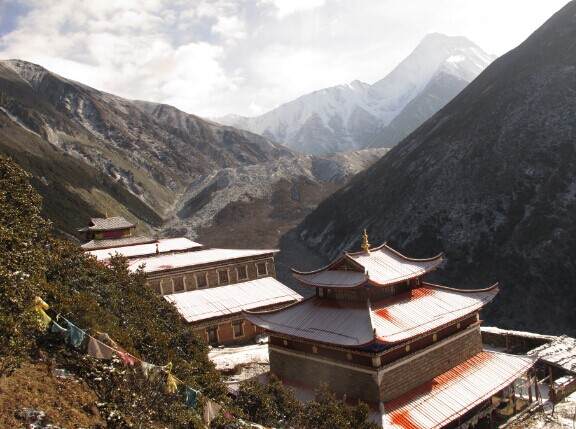 ༄༅། །གངས་དཀར་རི་བོ།