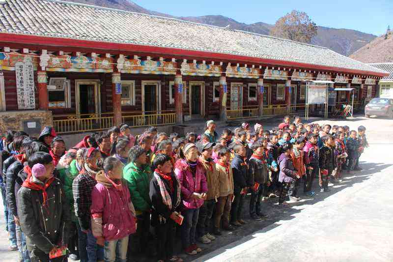 ཕྱོགས་གསུམ་པས་སི་ཁྲོན་གྱི་སློབ་གསོའི་གནས་ཚུལ་ལ་དཔྱད་འཇོག་བྱས་ཚེ་སྤྱིའི་བསྡོམས་སྐར་ཆེས་མཐོ་བ་ཁྲེན་ཏུའུ་དང་ཆེས་དམའ་བ་དཀར་མཛེས་རེད།