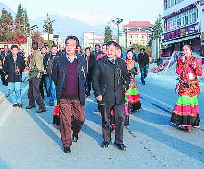 དཀར་མཛེས་ཁུལ་གྱིས་གྲོང་གསེབ་མགྲོན་ཁང་འཛུགས་སྐྲུན་ངོ་སྤྲོད་ཚོགས་འདུ་འཚོགས།
