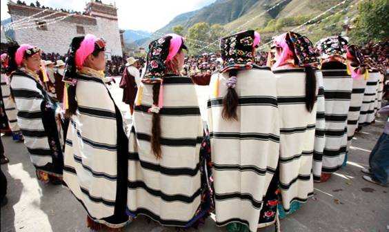༄༅། །རྒྱལ་རོང་བོད་མིའི་རྒྱན་གོས།