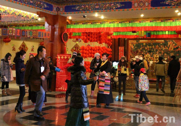 བོད་ལྗོངས་རྟེན་རྫས་བཤམས་མཛོད་ཁང་དུ་ལོ་སར་གྱི་དམངས་སྲོལ་བྱ་འགུལ་སྤེལ།