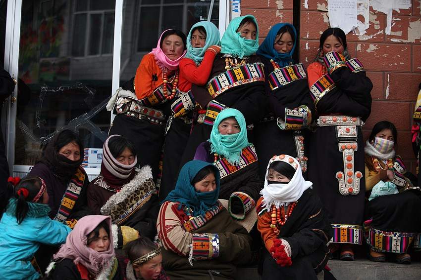 ༄༅། །བློ་དང་རིག་པས་མནའ་མ་བདམས་པ།