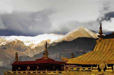 ༄༅། །དགུན་དུས་བོད་ལྗོངས་སུ་ཡུལ་སྐོར་ཕྱིན་ཏེ་དྲོད་འཇམ་ཉི་འོད་ལ་རོལ་མྱོང་བྱེད།