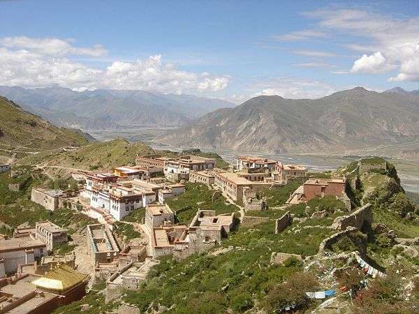 ༄༅། །དགའ་ལྡན་དགོན་པ།