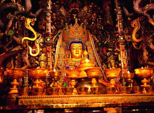 ༄༅། །ཇོ་བོ་ཤཱཀྱ་མུ་ནེ་དང་མི་བསྐྱོད་རྡོ་རྗེ་གཉིས་ཀྱི་རྟེན་གནས་ལ་འགྱུར་བ་ཇི་ལྟར་བྱུང་ཚུལ་སྐོར་གླེང་བ།