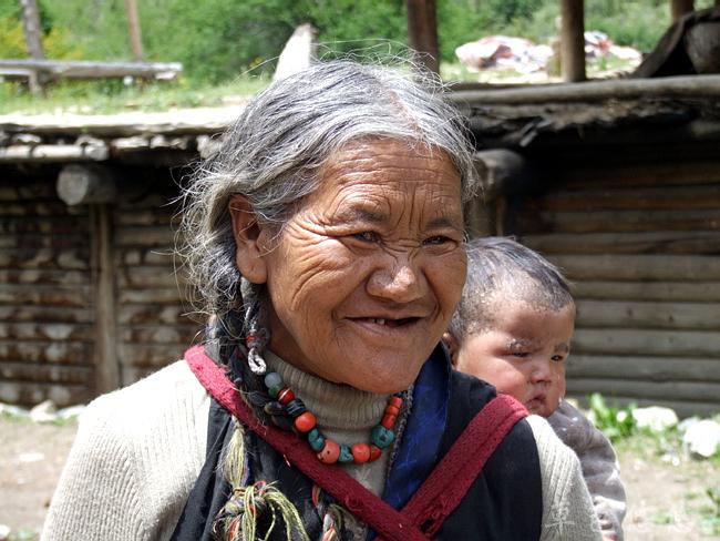 ༄༅། །བོད་ཀྱི་མཆུ་སྦྱོར་གུས་ལུགས་ཀྱི་གོམས་སྲོལ་གླེང་བ།