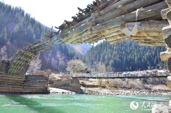ལོ་ངོ་བརྒྱ་ཕྲག་སྔོན་གྱི་རྔ་བའི་ཤིང་ཟམ།