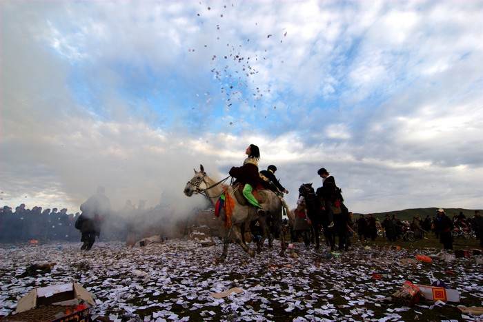 ༄༅། །ཨ་མདོའི་བསང་མཆོད།