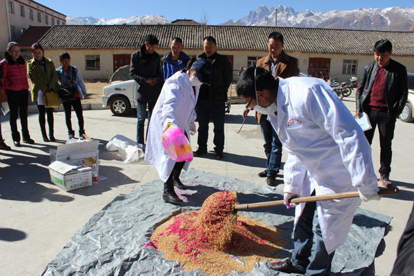 དཀར་མཛེས་རྫོང་གིས་གཞི་རིམ་གྱི་ཞིང་ལས་ལག་རྩལ་མི་སྣའི་གསོ་སྦྱོང་འཛིན་གྲྭ་བཙུགས།