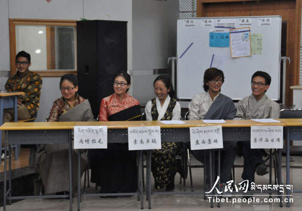 ཀྲུང་དབྱང་མི་རིགས་སློབ་ཆེན་བོད་རིག་པ་ཞིབ་འཇུག་གླིང་གིས་བོད་སྐད་གཏམ་བཤད་འགྲན་བསྡུར་སྤེལ་འདུག