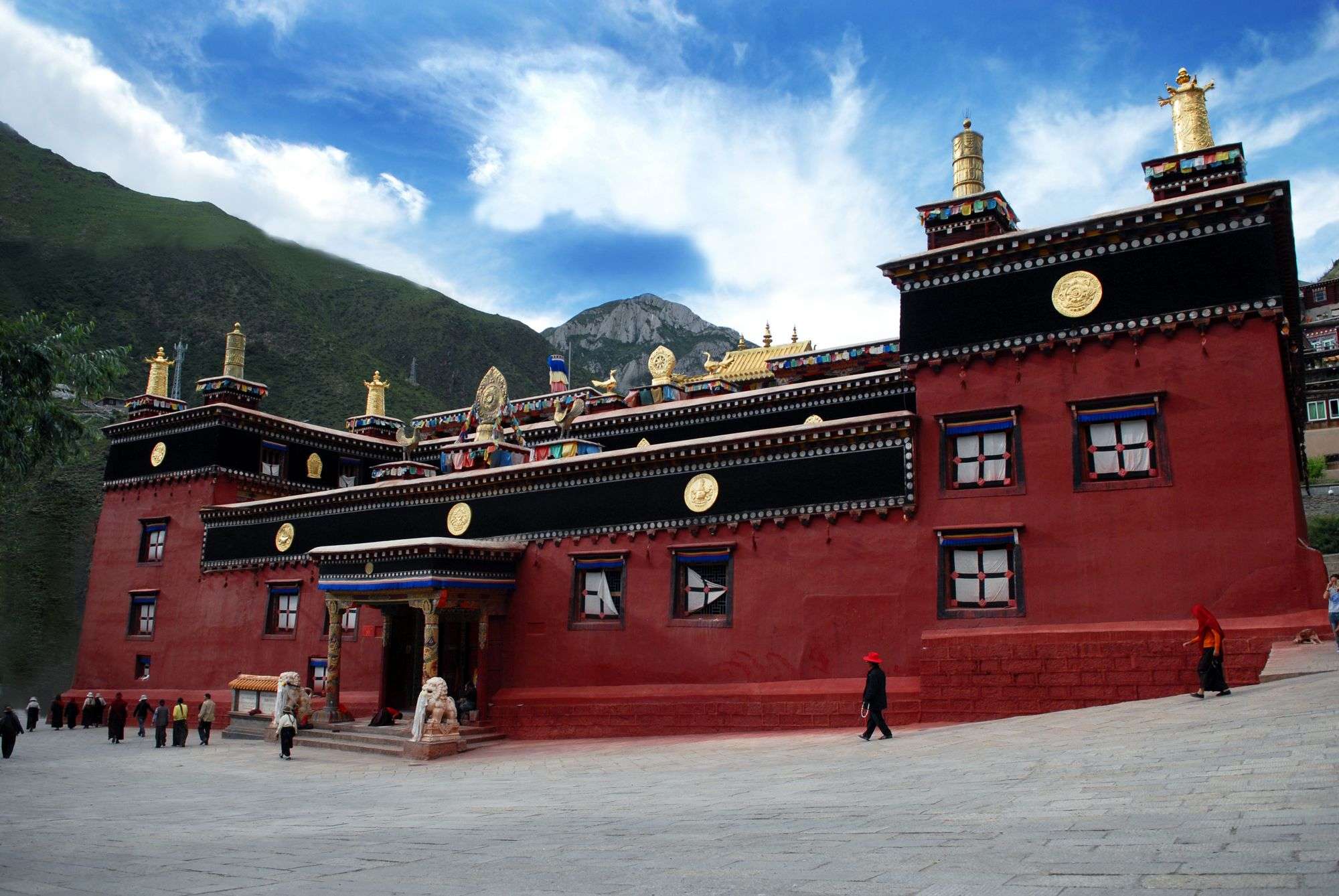 《དཀར་མཛེས་བོད་རིགས་རང་སྐྱོང་ཁུལ་བོད་ཀྱི་སྐད་ཡིག་ཁྲིམས་སྲོལ།》ཟླ་6པའི་ཚེས་1ཉིན་ནས་ལག་བསྟར་བྱ་རྒྱུ་རེད།