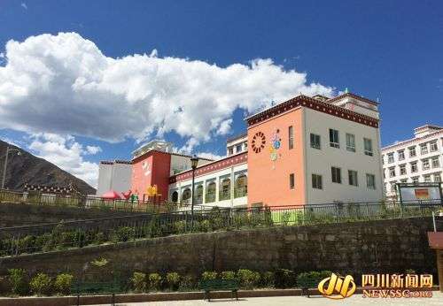 སི་ཁྲོན་དཀར་མཛེས་བོད་རིགས་རང་སྐྱོང་ཁུལ་དུ་གཅིག་བསྡུས་སློབ་གྲྭ་འཛུགས་སྐྲུན་བྱེད་བཞིན་ཡོད་པས་ད་ནས་བཟུང་བྱིས་པ་སློབ་གྲྭར་ཞུགས་རྒྱུར་དཀའ་ཁག་མེད།