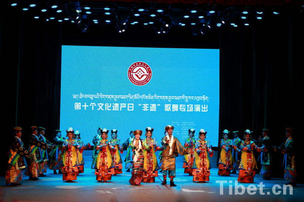 ཐེངས་བཅུ་པའི་རིག་གནས་ཤུལ་བཞག་ཉིན་མོར་མངོན་མིན་རིག་གནས་ཤུལ་བཞག་གི་གླུ་གར་ཆེད་མངགས་འཁྲབ་སྟོན་བྱས།