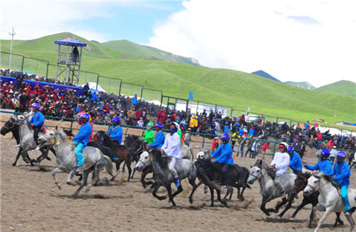 སྐབས་གསུམ་པའི་ཨ་མདོའི་རྟ་རྒྱུགས་འགྲན་ཚོགས་རྔ་བ་ཁུལ་མཛོད་དགེ་རྫོང་དུ་བསྡུས།