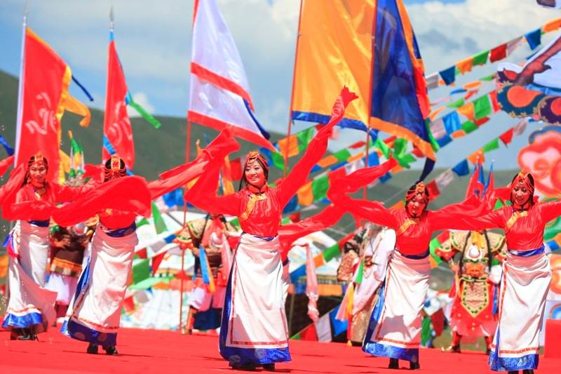 2015ལོའི་གེ་སར་གྱི་ཕ་སར་སྐྱོད་པའི་མུ་འབྲེལ་རིག་གནས་བྱེད་སྒོ་གསེར་རྟ་ནས་མུ་མཐུད་དུ་སྤེལ།