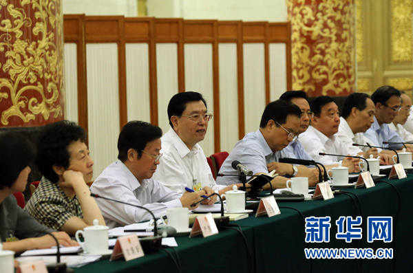 རྒྱལ་ཡོངས་དམངས་འཐུས་ཚོགས་ཆེན་སྐབས་བཅུ་གཉིས་པའི་རྒྱུན་ལས་ཨུ་ཡོན་ལྷན་ཁང་གི་གྲོས་ཚོགས་ཐེངས་བཅུ་དྲུག་པས་མཉམ་འབྲེལ་ཚན་ཆུང་གི་གྲོས་ཚོགས་བསྡུས།