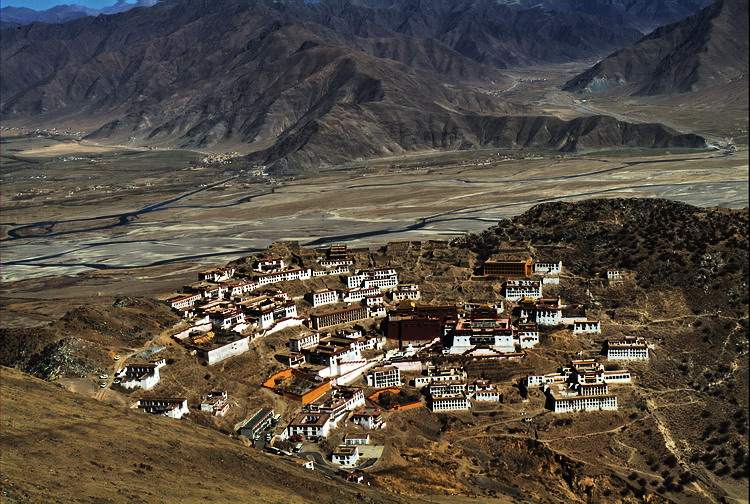 ༄༅། །དགའ་ལྡན་དགོན་པ།