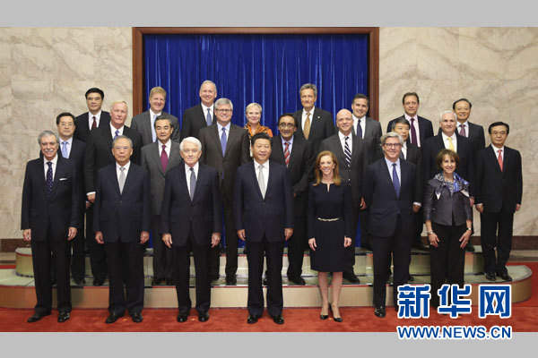 ཞི་ཅིན་ཕིང་གིས་སྐོར་བདུན་པའི་ཀྲུང་གོ་དང་ཨ་རིའི་བཟོ་ཚོང་གཙོ་འཛིན་དང་མཐོ་རིམ་དཔོན་རིགས་སྔོན་མའི་བཀའ་མོལ་ཚོགས་འདུར་ཞུགས་པའི་ཨ་རིའི་འཐུས་ཚབ་ལ་མཇལ་འཕྲད་གནང་།