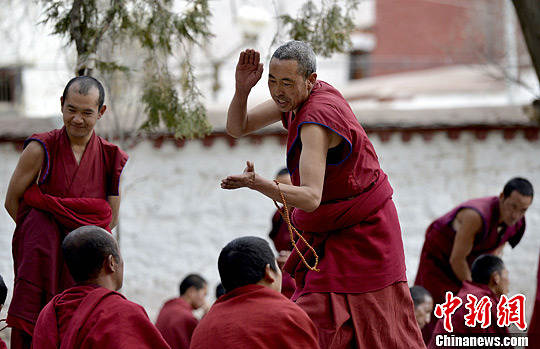 ༄༅། །ཚ་བ་མདའ་སྨྱུག་ལ་ལན་དུ་བརྗོད་པ་རྨོངས་མུན་སེལ་བའི་ཉིན་བྱེད།