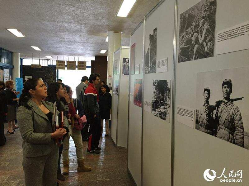 མེག་སི་ཁོ་རུ་འཇར་འགོག་དམག་འཁྲུག་ལ་རྒྱལ་ཁ་ཐོབ་ནས་ལོ་འཁོར་70ལོན་པའི་པར་རིས་འགྲེམ་སྟོན་བྱས།