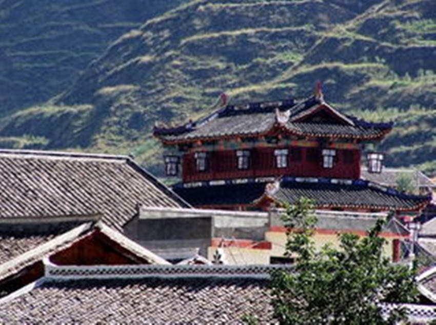 བོད་རིགས་ས་ཁུལ་གྱི་ས་ཁོངས་རང་བཞིན་གྱི་སློབ་གསོའི་སྤྱི་ཡོངས་བསྒྱུར་བཅོས་དང་མཐུན་སྦྱོར་འཕེལ་རྒྱས་ཀྱི་མཐོ་རིམ་གླེང་སྟེགས་དེ་རྔ་བ་ཁུལ་ནས་འཚོགས།