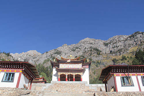 ༄༅།། གནས་མཆོག་བྲག་དཀར་བྱ་རྒོད།