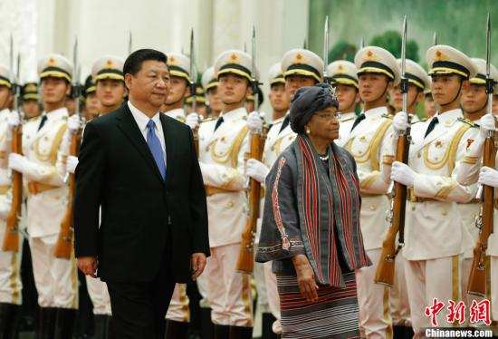 ཞི་ཅིན་ཕིང་གིས་ལི་པི་རི་ཡའི་སྲིད་འཛིན་སིག་ལི་ཧྥོའོ་དང་གྲོལ་མོལ་མཛད།