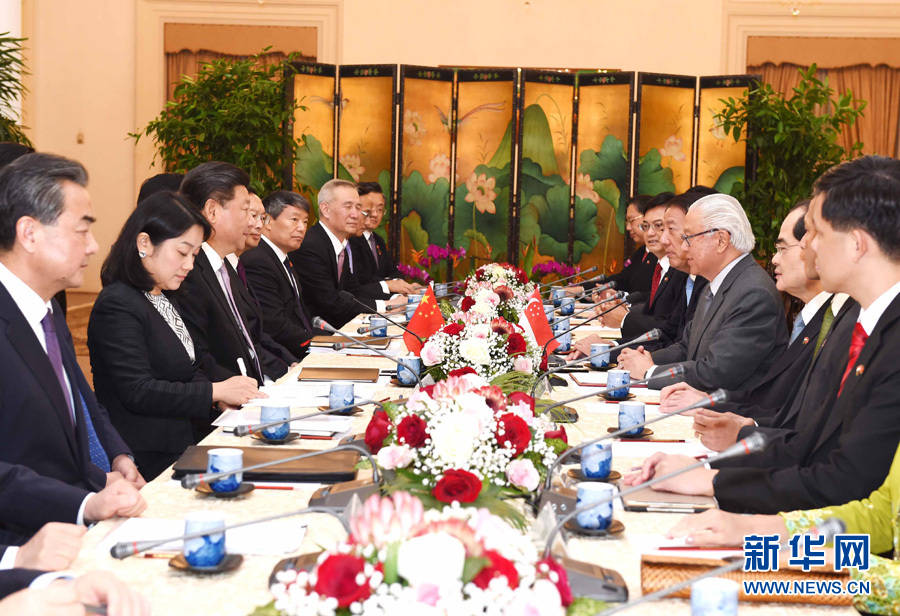 ཞི་ཅིན་ཕིང་གིས་སང་གྷ་ཕོར་གྱི་སྲིད་འཛིན་ཁྲེན་ཆིན་ཡན་དང་མཇལ་འཕྲད་གནང་།