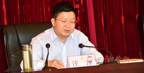 དཀར་མཛེས་ཁུལ་ཨུའི་ཧྲུའུ་ཅི་གཞོན་པ་དབང་དབྱང་གིས་ལྕགས་ཟམ་རྫོང་ནས་ཀྲུང་དབྱང་དང་ཞིང་ཆེན། ཁུལ་སོགས་ཀྱི་ཚོགས་འདུ་གལ་ཆེན་རབ་དང་རིམ་པའི་དགོངས་དོན་སྒྲོག་འགྲེལ་བྱས།
