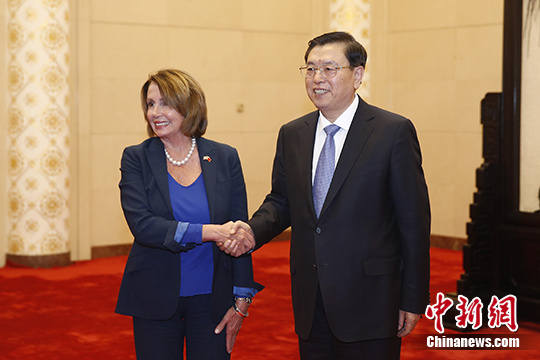 ཀྲང་ཏེ་ཅང་གིས་ཨ་མེ་རི་ཁའི་གྲོས་ཁང་འོག་མའི་གྲངས་ཉུང་ཏང་གི་དབུ་ཁྲིད་ཕེ་ལོའི་ཞི་དང་མཇལ་འཕྲད་གནང་།