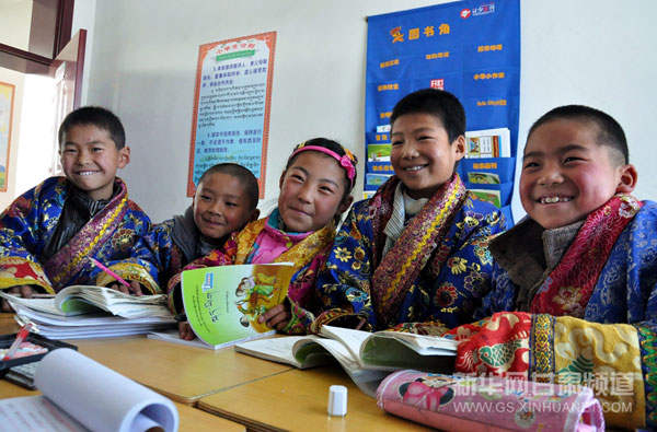 དཔའ་རིས་རྫོང་དུ"དྲོ་ལྡན་ལས་གཞི"ཡིས་བོད་རིགས་བྱིས་པ་ཚོར་དྲོ་སྐྱིད་སྦྱིན་པ།