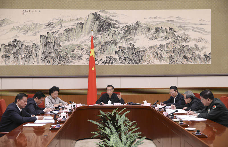ལི་ཁེ་ཆང་གིས་ཁྱོན་ཡོངས་ནས་འབྱོར་འབྲིང་སྤྱི་ཚོགས་འཛུགས་སྐྲུན་བྱེད་པའི་དམིགས་འབེན་དང་དམ་ཟབ་སྦྲེལ་ཏེ་ཚན་རིག་དང་མཐུན་པའི་སྒོས་རང་རྒྱལ་གྱི་ལོ་ལྔའི་འཆར་གཞི་བཅུ་གསུམ་པའི་《འཆར་འགོད་རྩ་དོན།》བཟོ་བཀོད་བྱེད་དགོས་པའི་བླང་བྱ་བཏོན།